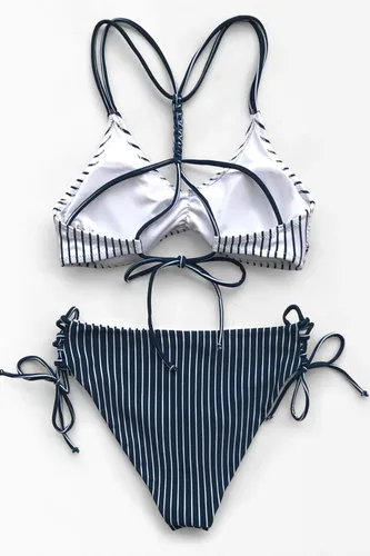 Vista 6 de CUPSHE - Conjunto de bikini de 2 piezas para mujer, con tirantes trenzados en la espalda y parte inferior reversible