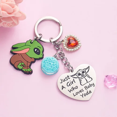 Vista 3 de Melix Home Regalos para bebé Yoda, lindo llavero mandaloriano, regalo para hija, adolescentes, niñas, llaveros de corazón Yoda, regalo de cumpleaños