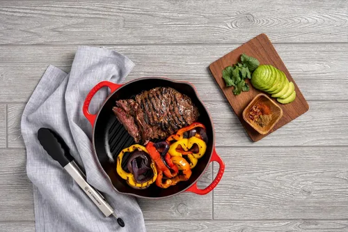 Vista 7 de Le Creuset Parrilla redonda profunda de hierro fundido esmaltado, 9.75 pulgadas, color cereza