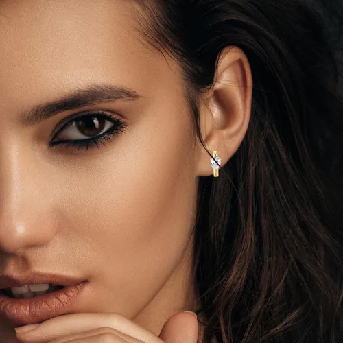 Vista 2 de Aretes de aro de oro para mujer, modernos aretes chapados en oro de 18 quilates, delicados aretes hipoalergénicos, pequeños y ligeros para uso diario