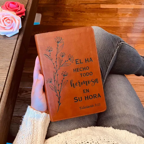 Vista 2 de STARKENBURG COMPANY Biblia ESV/RVR bilingüe personalizada: Crea tu propio diseño grabado personalizado con un diseñador, Reina Valera 1960 English