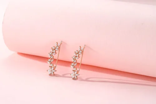 Vista 5 de Pendientes de oreja con orugas - Pendientes de plata de ley 925 chapados en oro de 14 quilates con diseño de flor