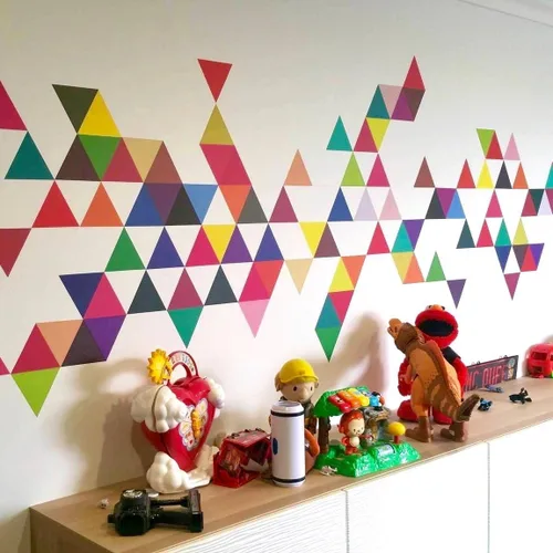Vista 3 de Calcomanías de pared triangulares, colores mod, calcomanías triangulares, arte geométrico, reutilizables, calcomanías de pared para pelar y pegar