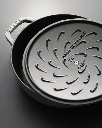Vista 4 de Staub 40511-475 Sartén para saltear Braiser, cereza, 9.4 pulgadas (9.4 in), doble mano, olla esmaltada fundida, tipo poco profundo, Sukiyaki