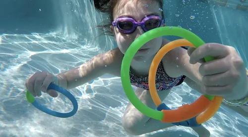 Vista 7 de Water Sports Anillos de buceo iluminados Divertidos juguetes de piscina submarina para niños, surtidos, 8 x 7 pulgadas
