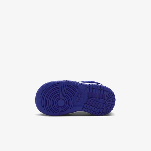 Vista 54 de Nike Kid's Dunk Low Sneaker