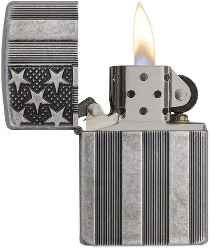 Vista 25 de Zippo encendedores con la bandera de EE. UU.