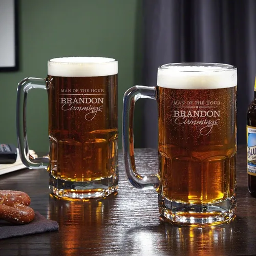 Vista 6 de HomeWetBar Taza de cerveza personalizada con mango de vidrio, vaso de cerveza colosal grabado (33 onzas)