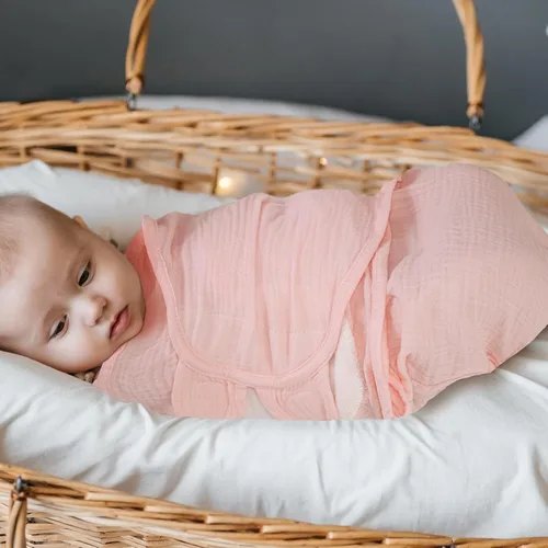 Vista 5 de Pañales de muselina orgánica ultra suaves para bebés recién nacidos, paquete de 3 sacos de dormir ajustables (estilo gentle, 0-3 meses), Estilo suave