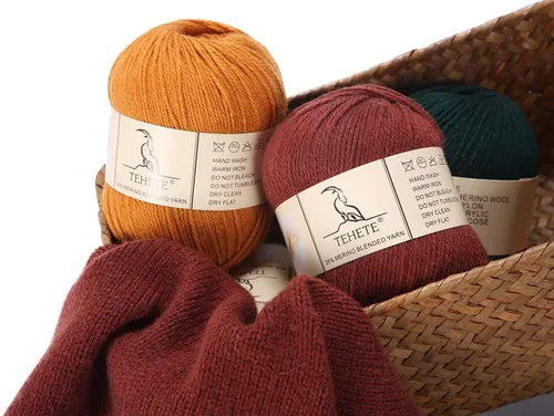 Vista 7 de Ovillo de lana de merino para tejer (3 capas) suave y ligero de 150g para ganchillo (Beige)