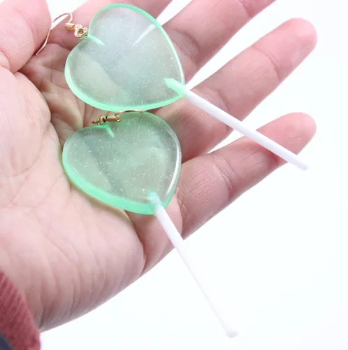 Vista 3 de Dulces bonitos aretes transparentes de piruleta con forma de corazón y caramelo, con forma de corazón de dibujos animados, aretes colgantes