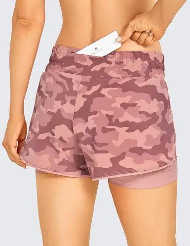 Vista 3 de CRZ YOGA Pantalones cortos de entrenamiento de cintura media para mujer con forro de 3 pulgadas - 2 en 1, pantalones cortos deportivos de tenis