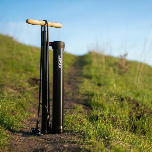 Vista 4 de LEZYNE High Volume Tubeless Bike Floor Pump Compatible with 2.5" Gauge - 220 PSI Tire Air Pump for Mountain/Gravel Bikes - ABS-1 Pro Tubeless Chuck