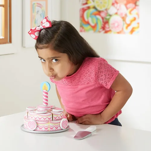 Vista 7 de Juguete de madera en forma de pastel de fiesta de tres capas Melissa & Doug, construcción robusta con pestañas autoadhesivas, gran regalo para niñas