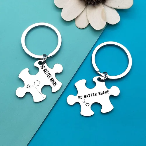 Vista 4 de Llavero de regalo para pareja de larga distancia, llavero de regalo para mejores amigos, juego de 2 llaveros de rompecabezas, regalo de amistad
