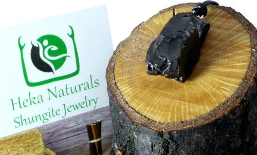 Vista 4 de Heka Naturals Shungite Crystal Necklace Pendant Healing Crystals & Chakra Necklace - Gemstone Accessory for Men & Women - Spiritual and Joyous Gifts