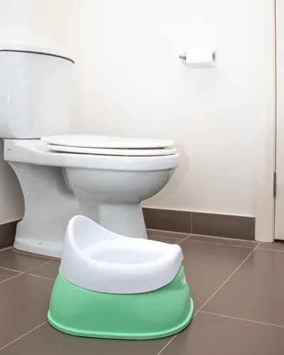 Vista 6 de Little Chicks Silla de inodoro de entrenamiento para ir al baño fácil de limpiar con protector contra salpicaduras integrado, base antideslizante