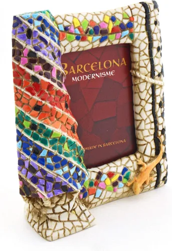 Vista 11 de Marco de fotos de resina Palau GÜELL inspirado en la arquitectura modernista de Barcelona pintado a mano para fotos 2.4x3.3 in.