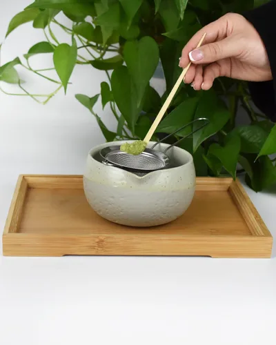 Vista 3 de Artcome Juego de herramientas Matcha: cuenco con boquilla de vertido, batidor, soporte para batidor, cuchara de té, colador matcha, cuchara de té