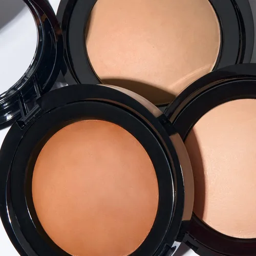 Vista 6 de LAURA GELLER NEW YORK Polvo difuminador y fijador horneado, polvo fijador de maquillaje translúcido para un acabado de enfoque suave, minimiza
