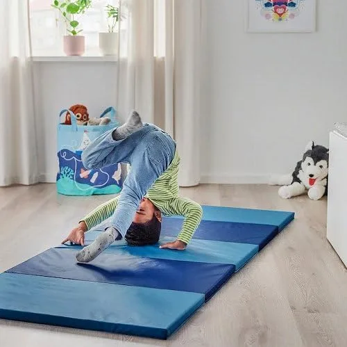 Vista 3 de Ikea M70552267 PLUFSIG Pelfsig Folding Gym Mat, Blue, 30.7 x 72.8 inches (78 x 185 cm)