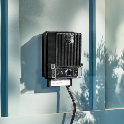 Vista 2 de Kichler Economy Series Transformer, acabado en negro 60W capacity with integrated timer and photocell controls, 15E60BK
