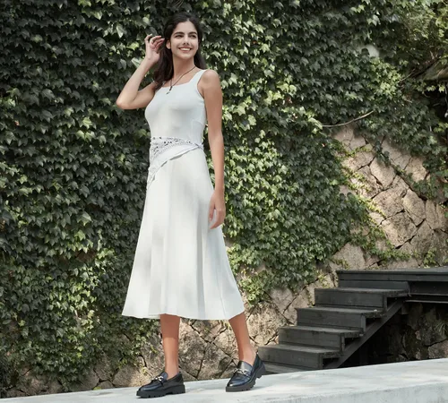 Vista 2 de Vepose Mocasines casuales de plataforma 8081 para mujer, mocasines negros con punta redonda