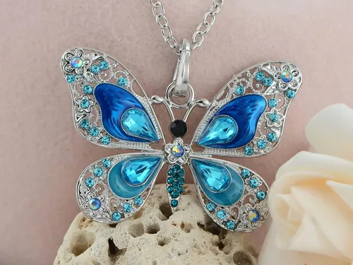 Vista 2 de Alilang Collar con colgante de mariposa de diamantes de imitación de cristal pintado con esmalte brillante