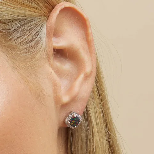 Vista 2 de Barzel Aretes de ópalo blanco chapados en oro blanco para mujer, fabricados en Brasil