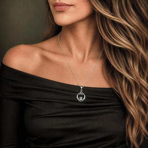 Vista 3 de Collar de plata esterlina 925 irlandés Claddagh - Colgante con nudo celta de trino con cadena de 20 pulgadas - Encanto de corona de corazón