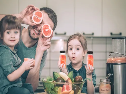 Vista 5 de Hulless 10 Piezas Botellas de Jugo de Plástico de 4 Onzas Recipientes de Bebidas Botellas de Jugo con Tapas Negras, Adecuadas para Jugos, Batidos