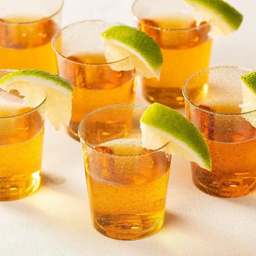 Vista 3 de Juvale Vasos de chupito – Plástico con purpurina dorada de 2 onzas, 100 unidades – Vasos de chupito de plástico desechables y vasos de disparo