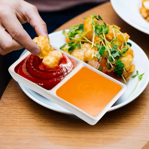 Vista 2 de Kichvoe Plato de cerámica de 2 compartimentos para aperitivos divididos, bandeja para servir aperitivos para salsa de soja, vinagre, ketchup