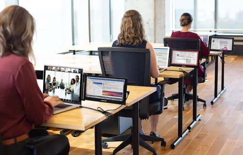 Vista 8 de SideTrak Monitor portátil deslizante de 12.5 pulgadas con funda de transporte, se fija a tu laptop para un fácil viaje, alimentación USB eficiente
