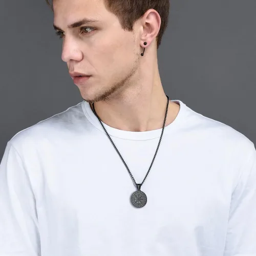 Vista 2 de FaithHeart Collar con colgante de medalla vikinga nórdica, brújula nórdica de acero inoxidable, joyería de runa valknut para hombres y mujeres