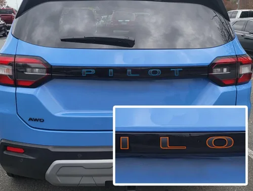 Vista 3 de Calcomanía de vinilo con letras o contorno de piloto compatible con Honda Pilot 2023-2026 Va encima de las letras en la escotilla trasera