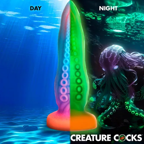 Vista 8 de CREATURE COCKS Tenta-Cock - Consolador que brilla en la oscuridad para hombres, mujeres y parejas. Firme y flexible, base de succión fuerte