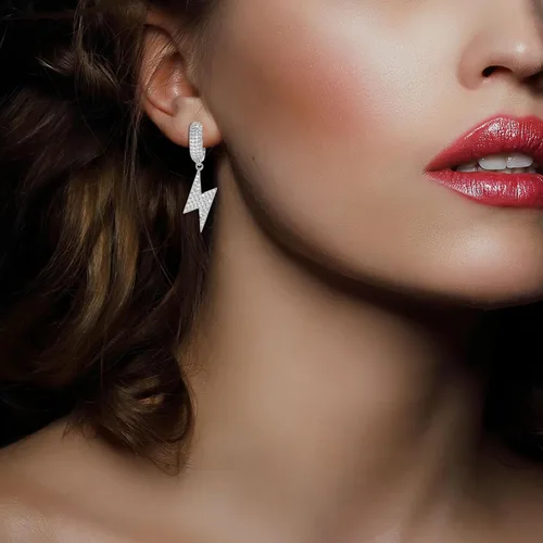 Vista 2 de Shcyee Aretes de relámpagos helados a la moda, hip hop, aretes de aro grueso con circonita cúbica para mujeres y hombres, regalo de joyería unisex