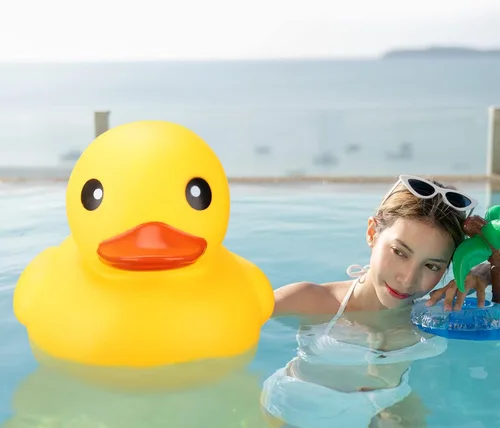 Vista 7 de Leitee Pato de Goma Gigante Amarillo de 13" Enorme Grande Gigante Pato de Goma de Baño Divertido Fiesta de Revelación de Género Flotante Piscina