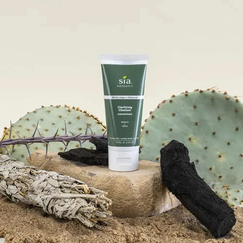 Vista 2 de Sia Botanics Limpiador facial aclarador (tubo ecológico de 2.5 onzas), lavado facial con salvia blanca, carbón activado, árbol de té, natural