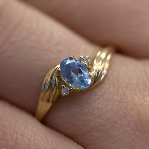 Vista 7 de Anillo de topacio azul y diamante en oro amarillo de 10 quilates