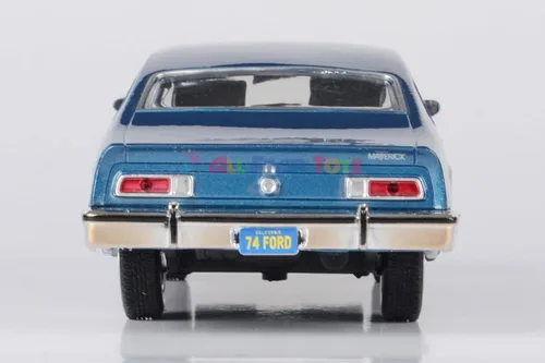 Vista 6 de 1974 Maverick 1:24 Modelo de réplica fundida a presión por Motormax Forgotten Classics Series 79042 (azul)