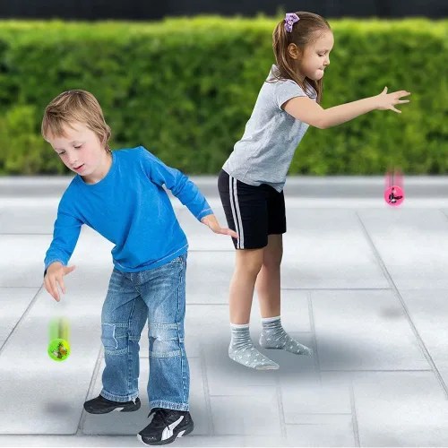 Vista 6 de ArtCreativity Juego de 12 bolas de mariposa de rebote alto, bolas para niños con mariposa 3D en el interior, juguetes al aire libre para fomentar