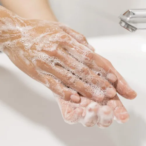 Vista 3 de Jabón líquido africano negro de 32 onzas Jabón orgánico crudo natural 100% puro de Ghana Gel de baño, limpiador facial, champú y acondicionador