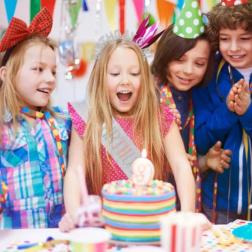 Vista 17 de Coronas de cumpleaños para mujer con banda de feliz cumpleaños para niña, accesorios brillantes de diamantes de imitación, recuerdos de fiesta
