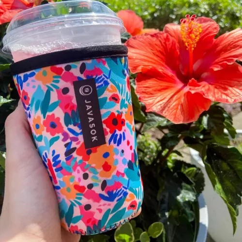 Vista 3 de Sok It JavaSok Funda aislante de neopreno para tazas de café helado y soda fría (Floral abstracto, Pequeño: 16-20oz)