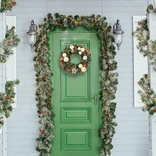 Vista 5 de Pequeña corona de Navidad, bola de terciopelo beige artificial de 13 pulgadas, mini coronas para decoración de Navidad de puerta delantera