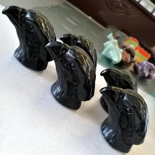 Vista 5 de Estatua de cristal curativo de obsidiana negra natural, estatua de águila guardiana de oración, 2 pulgadas, tallada en bolsillo, figuras de piedra