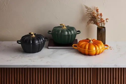 Vista 7 de Le Creuset Cocotte de calabaza de hierro fundido esmaltado, 4 cuartos de galón., regaliz
