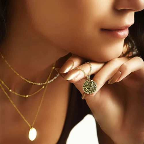 Vista 4 de KISMIURRA Collar de oro en capas para mujer, chapado en oro de 18 quilates, delicado collar apilado, regalo de joyería para mujeres y niñas, Cobre